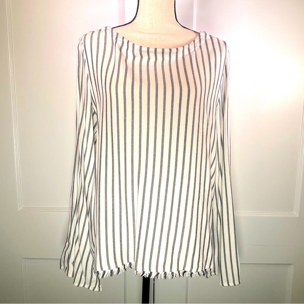Cloth & Stone / Anthropologie Striped Back Buttoned Fringe Hem Bell Sleeve Top - Picture 4 of 11